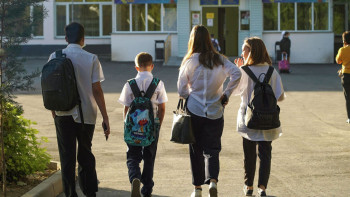 Фотография к новости: БҚО-да жалпыға бірдей білім беру қорынан 7232 балаға көмек көрсетілді