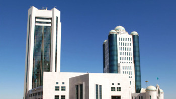 Фотография к новости: Қарашадан кейін Парламент таратылуы мүмкін – заңгер