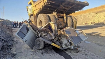 Фотография к новости: Қарағанды облысында самосвал 5 адам отырған көлікті басып кетті