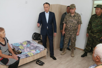 Фотография к новости: Облыс әкімі өрттен зардап шеккен тұрғындармен жолықты