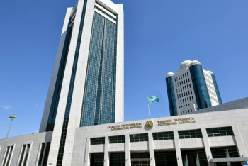 Фотография к новости: Мәжіліс Қостанайдағы өрт салдарынан зардап шеккендерге бір күндік жалақысын аударады