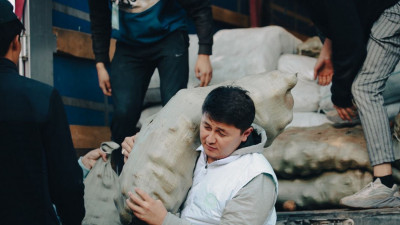 «Жастар Рухы» волонтерлері қостанайлықтарға 270 тонна гуманитарлық көмек таратты