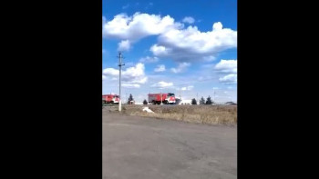 Фотография к новости: Бізге көмектескендерің үшін рахмет. Өрт сөндірушілердің кетіп бара жатқанын көрген келіншек жылап жіберді