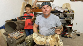 Фотография к новости: Отыз жыл ішінде үш мың ер жасадым - қолөнерші