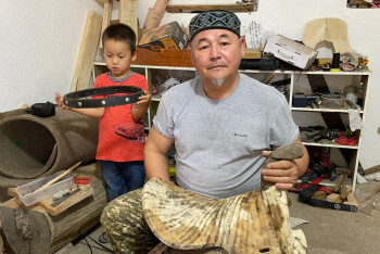 Фотография к новости: Отыз жыл ішінде үш мың ер жасадым - қолөнерші