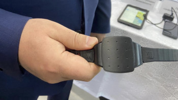 Фотография к новости: Электронды білезік сотталғандардың жазасын күшейтуге мүмкіндік берді