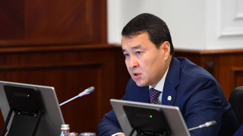 Фотография к новости: Әкімдіктер өңір экономикасының өсу қарқынын төмендетпеуі керек - Смайылов