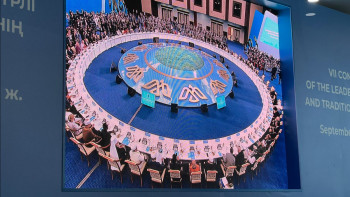 Фотография к новости: Діндер съезі дұға жасауға арналған үнсіздікпен басталды 