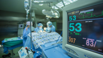 Фотография к новости: Ұлттық нейрохирургия орталығында ми ісігі бар жүкті әйелге күрделі ота жасалды