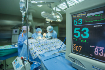 Фотография к новости: Ұлттық нейрохирургия орталығында ми ісігі бар жүкті әйелге күрделі ота жасалды