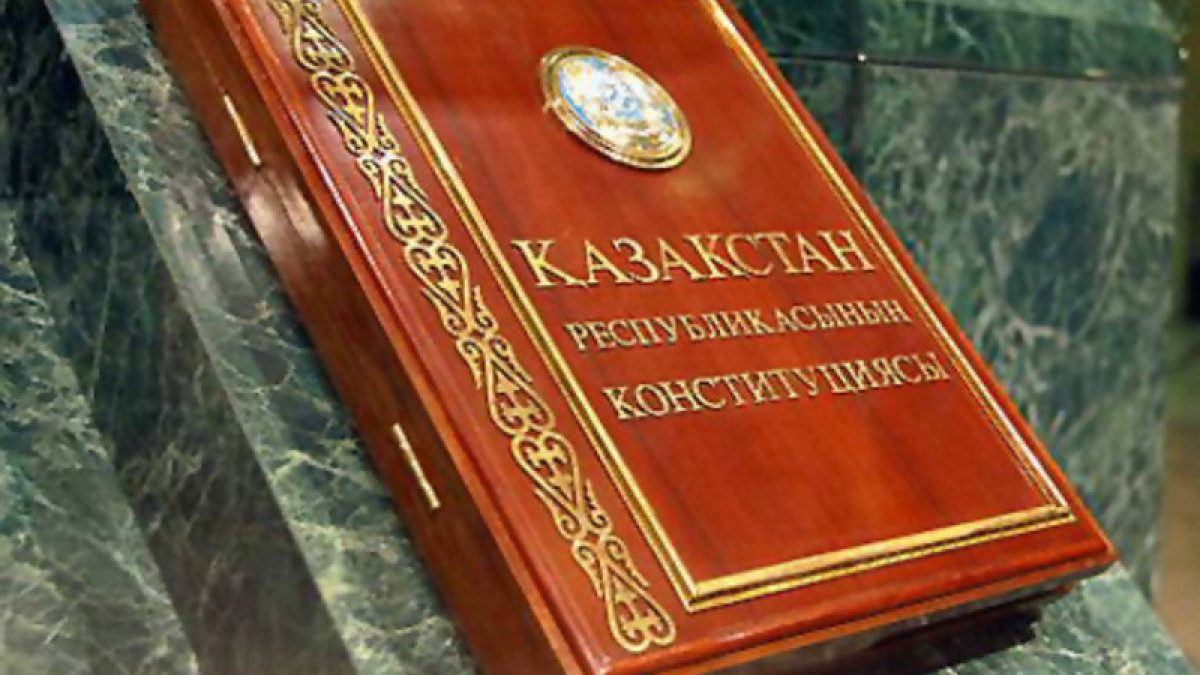 Демократия іс жүзінде: Парламент Президентті бір мерзімге сайлау туралы норманы қабылдады