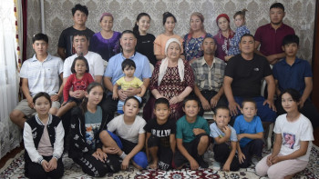 Фотография к новости: Профессионалдар. Күрішшілер әулетінің бейнеті мен зейнеті