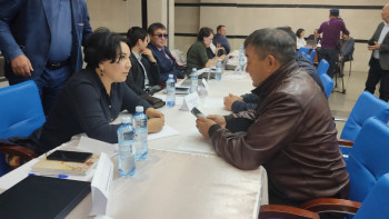 Фотография к новости: Көкшетаулықтар білікті заңгерлерден тегін кеңес алды