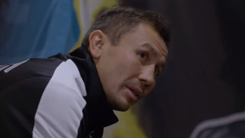 Фотография к новости: Головкин шаршы алаң сыртындағы видеомен бөлісті