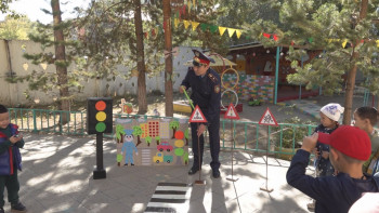 Фотография к новости: Павлодарлық балабақшаларда жол ережелері бойынша сабақтар өткізіле бастады