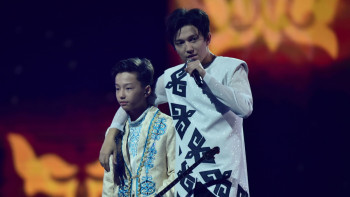 Фотография к новости: Димаш Құдайберген Алматыдағы алғашқы концертінде інісі жазған әнді шырқайды