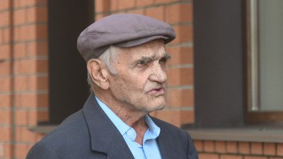 Халық жиналып көлік алып берген павлодарлық қария сырқат балаларға көмектесіп жүр