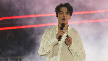 Фотография к новости: Димаш әлемді бейбітшілікке шақырды