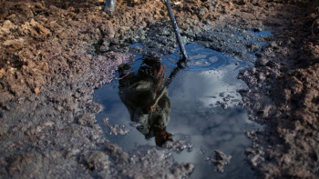 Фотография к новости: Мұнай қалдықтарын төккен компанияға 60 млн теңге айыппұл салынды