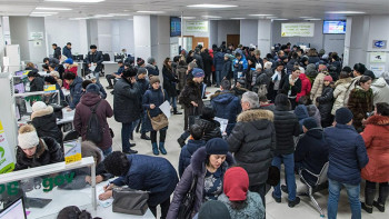 Фотография к новости: ХҚКО алдындағы ұзан-сонар кезектің себебі айтылды