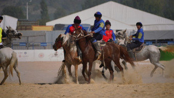 Фотография к новости: ДКО. Көкпардан қазақ-қырғыз ойыны өтіп жатыр