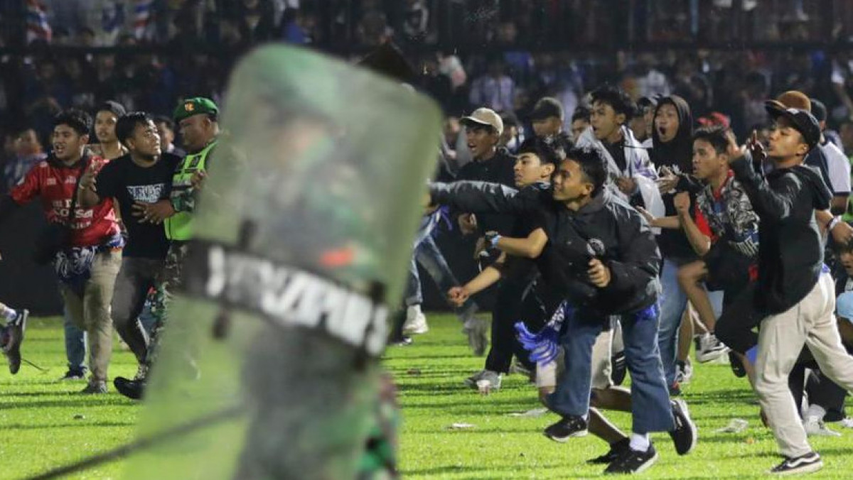 Индонезияда футбол ойынынан кейін 174 адам қаза болды