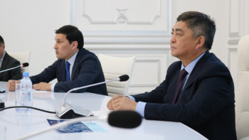 Фотография к новости: Саян Ахметжанов ақтөбелік кәсіпкерлермен кездесті