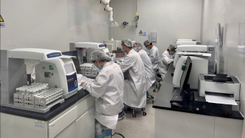 Фотография к новости: Әр адамның өмірі қымбат. Вакцина әзірлейтін зертхана