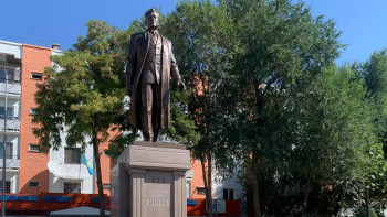 Фотография к новости: Ұлт қайраткерінің мерейтойына орай Тараз қаласында ескерткіші бой көтерді