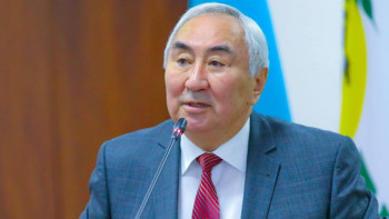 Фотография к новости: Президент сайлауы. Жигули Дайрабаев лингвистика емтиханын сәтті тапсырды