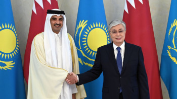 Фотография к новости: Тоқаев Қатар Әмірін «Алтын қыран» орденімен марапаттады