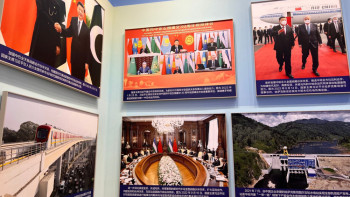 Фотография к новости: Си Цзиньпиннің Қазақстанға сапары туралы фото-деректер Қытайдағы көрмеге қойылды