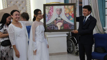 Фотография к новости: Ақтөбелік оқушылар аукционда бір миллион теңге жинады⠀⁣⁣⠀