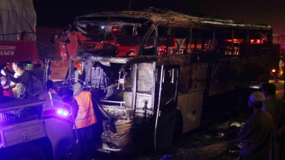 Пәкістанда автобус өртеніп, он сегіз адам мерт болды