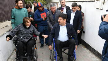 Фотография к новости: Атыраулық шенділер арбамен қала аралады