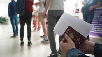 Фотография к новости: Ел шекарасынан шығып жатқан ресейліктер көбейген