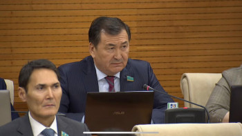 Фотография к новости: Елде пандемия іс-жүзінде аяқталды. Депутат республикалық бюджеттің қалай игеріліп жатқанын сұрады