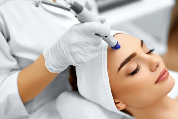 Бет күтімінде қауіпті процедуралар бар-косметолог маман