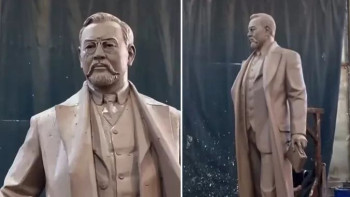 Фотография к новости: Ұлт ұстазы бейнесін бейнелеген мүсіншіге жұрт сүйсінді