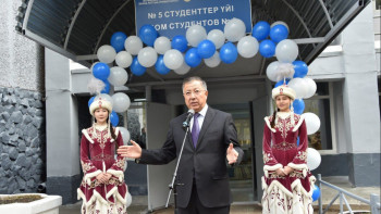 Фотография к новости: ҚазҰУ-дың жаңарған бесінші жатаханасы болашақ журналистерге қайта берілді