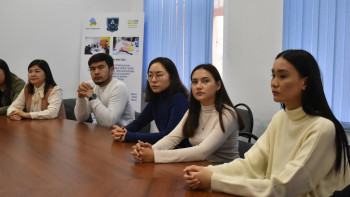 Фотография к новости: “Адал сайлау үшін” штабының өкілдері студенттермен кездесті