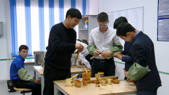 Фотография к новости: «Қазақстан халқына» қоры 17 ауылдық мектепті жабдықтайды