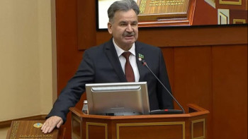 Фотография к новости: Депутат Легкий Мәжілісте ант берді