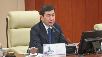 Фотография к новости: Мәжіліс спикері «жұмыс істемейтін депутаттар» туралы не деді?