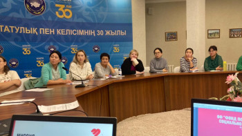 Фотография к новости: Ерекше бала тәрбиелеп отырған аналарға қолдау қажет