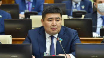 Фотография к новости: Мемлекеттік тілде қойылған сұраққа орыс тілінде жауап беру - «нонсенс» – депутат