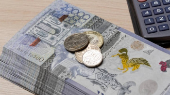 Фотография к новости: 8 млрд теңге. Министр партияларға қазынадан қанша қаржы бөлінетінін айтты