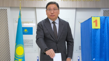 Фотография к новости: Ерболат Досаев президент сайлауында дауыс берді