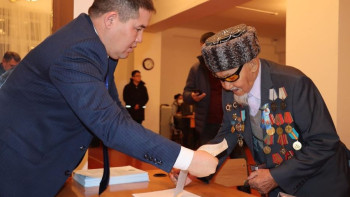 Фотография к новости: Қызылорда облысы: 101 жастағы  соғыс ардагері дауыс берді