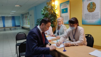 Фотография к новости: Қостанай әкімі таңсәріден  дауыс берді